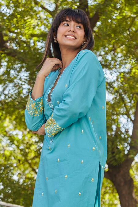 BO Tree Blue Cotton Embroidery Split V-neck Be The Light Kurta With Pant Online at Aza Fashions BO Tree_Blue Cotton Embroidery Split V-neck Be The Light Kurta With Pant _Online_at_Aza_Fashions