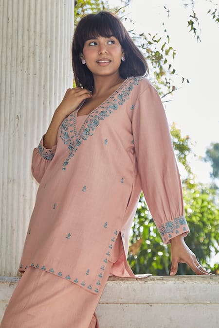 Shop_BO Tree_Pink Cotton Embroidery V-neck Back To My Home Kurta With Salwar _at_Aza_Fashions