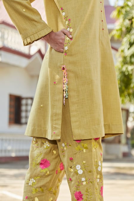 Shop BO Tree Green Cotton Tassels Split V-neck Kurta With Floral Embroidered Pant at Aza Fashions Shop_BO Tree_Green Cotton Tassels Split V-neck Kurta With Floral Embroidered Pant _at_Aza_Fashions
