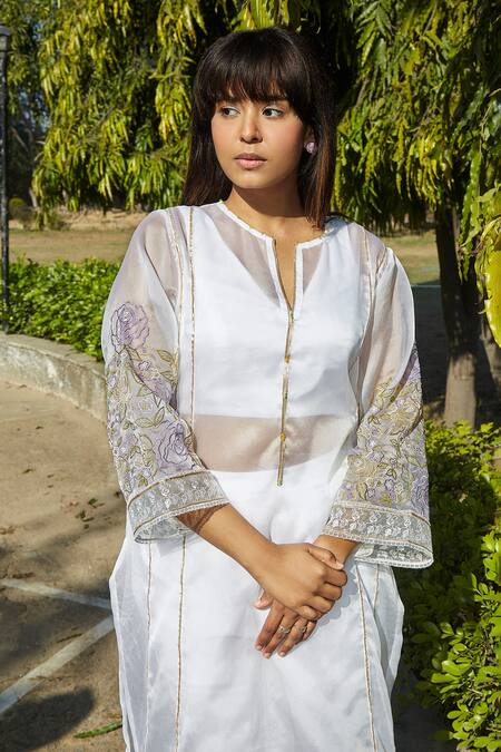 BO Tree White Organza Embroidery Split V-neck Falling In Love Kurta Pant Set Online at Aza Fashions BO Tree_White Organza Embroidery Split V-neck Falling In Love Kurta Pant Set _Online_at_Aza_Fashions