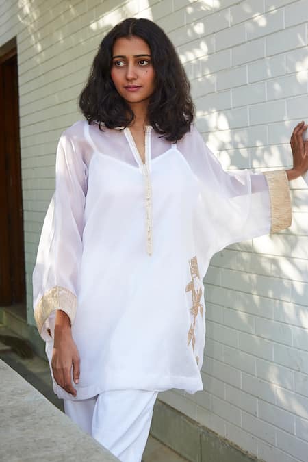 Shop BO Tree White Organza Embroidery Split V-neck Enjoy The Little Things Kurta Pant Set at Aza Fashions Shop_BO Tree_White Organza Embroidery Split V-neck Enjoy The Little Things Kurta Pant Set _at_Aza_Fashions
