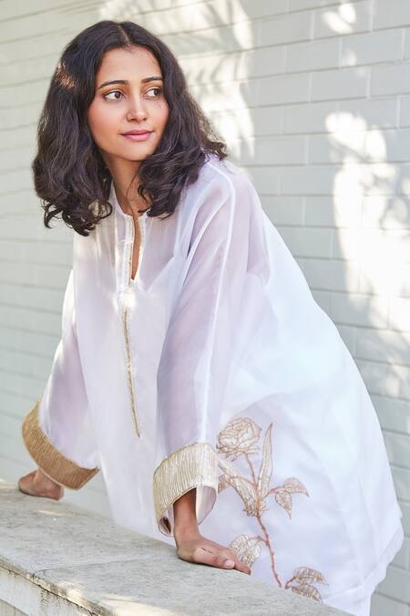 BO Tree White Organza Embroidery Split V-neck Enjoy The Little Things Kurta Pant Set Online at Aza Fashions BO Tree_White Organza Embroidery Split V-neck Enjoy The Little Things Kurta Pant Set _Online_at_Aza_Fashions