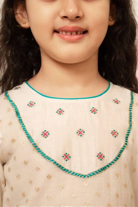 BOTEH_Ivory Chanderi Silk, Cotton Embroidery Floral Butti Kurta With Sharara _Online_at_Aza_Fashions