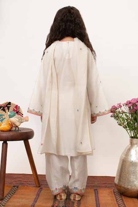 BOTEH Ivory Floral Embroidered Kurta Set 