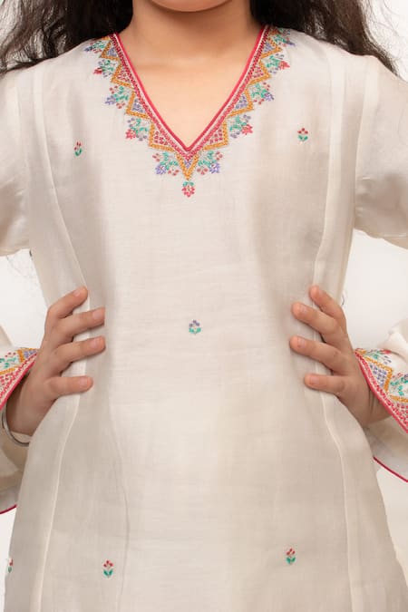 BOTEH_Ivory Chanderi Silk, Cotton Embroidery Floral Kurta Set _Online_at_Aza_Fashions