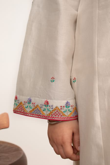 Buy_BOTEH_Ivory Chanderi Silk, Cotton Embroidery Floral Kurta Set _Online_at_Aza_Fashions