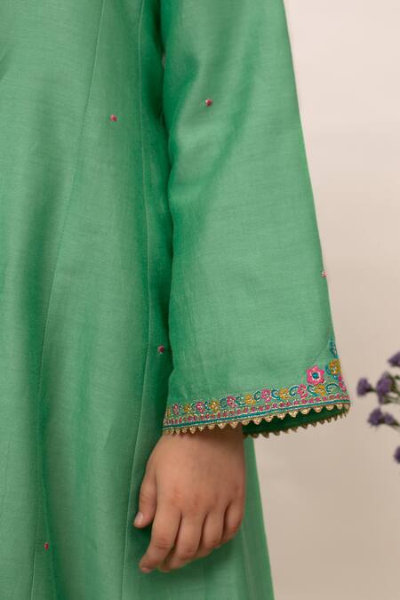 Buy_BOTEH_Green Chanderi Silk, Cotton Embroidery, Gota Floral Placement Kurta Pant Set _Online_at_Aza_Fashions