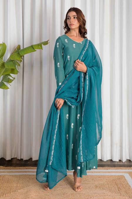Kapraaaha Green Cotton Embroidery Round Neck Dahlia Anarkali With Dupatta Online at Aza Fashions Kapraaaha_Green Cotton Embroidery Round Neck Dahlia Anarkali With Dupatta_Online_at_Aza_Fashions