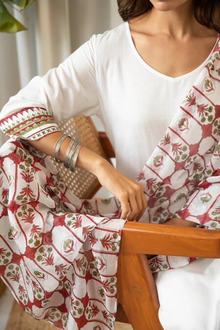 Buy_Kapraaaha_White Cotton, Organza Round Neck Wild Flora Hand Block Print Kurta Pant Set_Online_at_Aza_Fashions