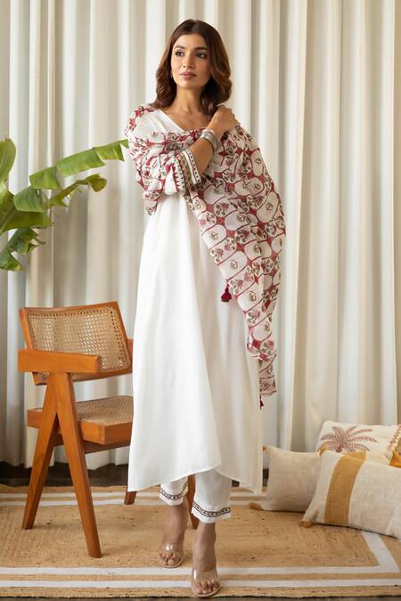 Kapraaaha_White Cotton, Organza Round Neck Wild Flora Hand Block Print Kurta Pant Set_at_Aza_Fashions