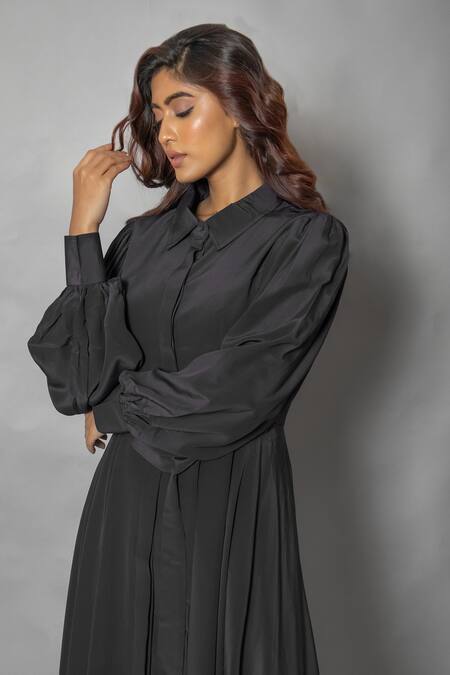 Buy_Vishwa By Pinki Sinha_Black Crepe Collared Plain Midi Dress _Online_at_Aza_Fashions