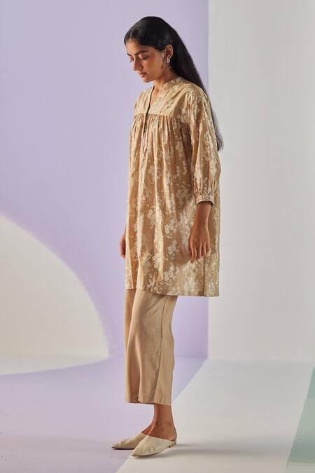 Surbhi Gupta Grey Cotton, Silk Embroidery, Beads V-neck Daisy Bloom Print Shirt Trouser Set Online at Aza Fashions Surbhi Gupta_Grey Cotton, Silk Embroidery, Beads V-neck Daisy Bloom Print Shirt Trouser Set _Online_at_Aza_Fashions