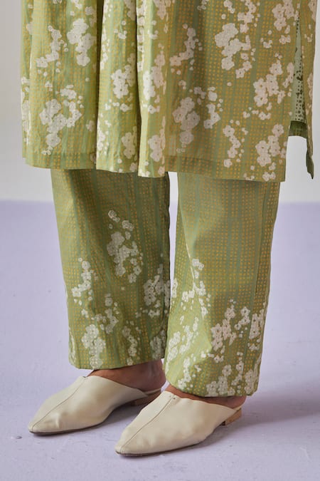 Buy Surbhi Gupta Green Kurta Cotton Silk Print Hand Block Bloomy Daisy With Trouser Online at Aza Fashions Buy_Surbhi Gupta_Green Kurta Cotton Silk Print Hand Block Bloomy Daisy With Trouser _Online_at_Aza_Fashions