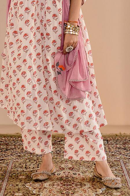 Gulabo Jaipur White Cotton Embroidery V-neck Sparrow Floral Pattern Anarkali Pyjama Set Online at Aza Fashions Gulabo Jaipur_White Cotton Embroidery V-neck Sparrow Floral Pattern Anarkali Pyjama Set _Online_at_Aza_Fashions