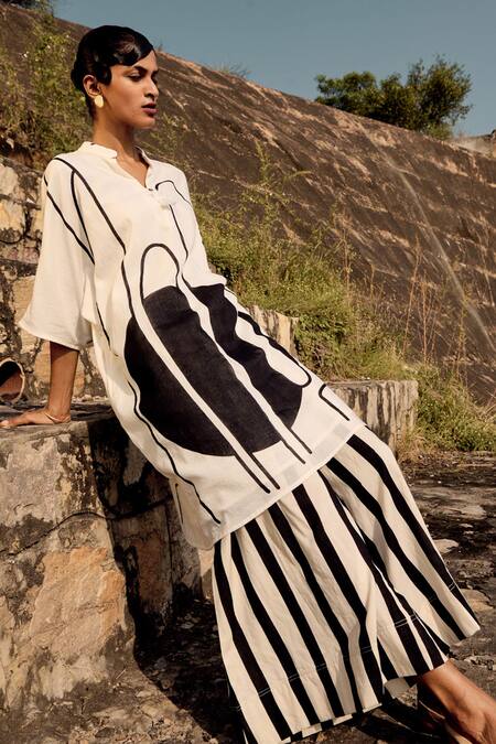 Kharakapas_Black Cotton Mandarin Collar Dusky Lark Printed Tunic And Culottes Set _Online_at_Aza_Fashions