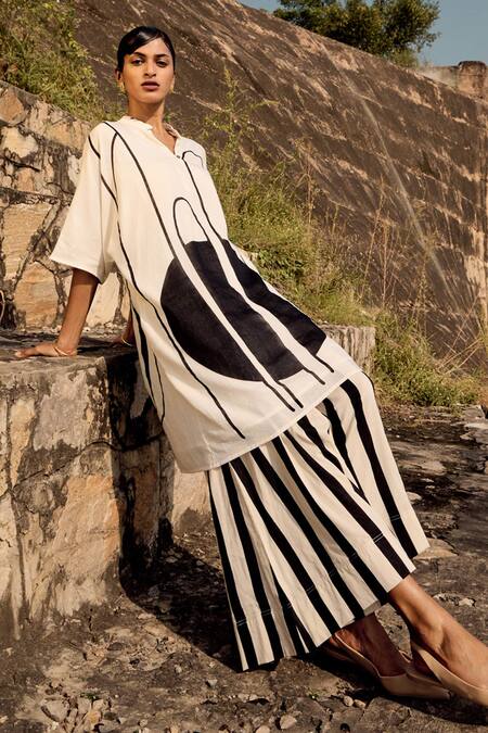 Shop_Kharakapas_Black Cotton Mandarin Collar Dusky Lark Printed Tunic And Culottes Set _Online_at_Aza_Fashions