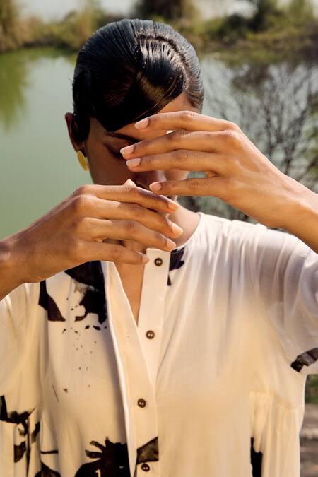 Kharakapas_Black Cotton Round Neck And White Floral Printed Midi Dress _at_Aza_Fashions