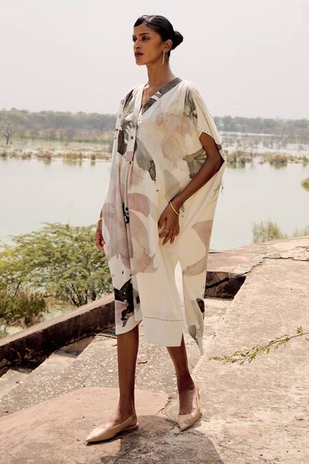 Buy_Kharakapas_Pink Cotton Embroidery V-neck Ibis Art Print Kaftan _Online_at_Aza_Fashions