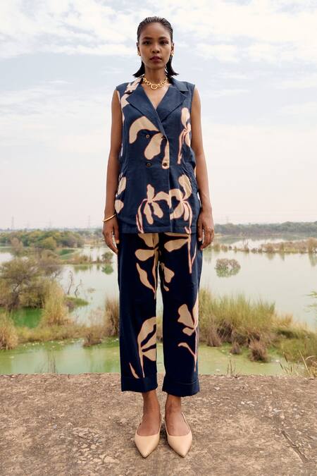 Kharakapas Blue Cotton Collared Navy Lino Print Tunic And Trouser Set Online at Aza Fashions Kharakapas_Blue Cotton Collared Navy Lino Print Tunic And Trouser Set _Online_at_Aza_Fashions