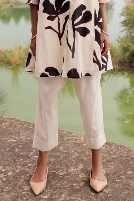 Buy_Kharakapas_Off White Cotton Collared Loras Lino Print Tunic And Trouser Set _Online_at_Aza_Fashions