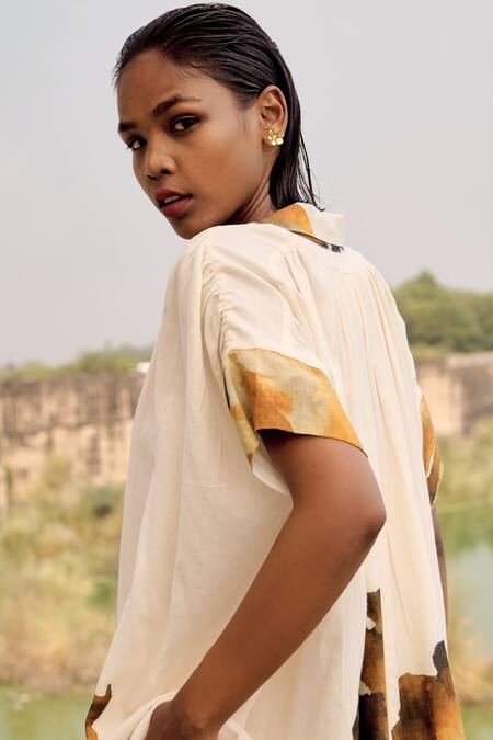 Kharakapas_Off White Cotton Embroidery Collared Cora Abstract Print Tunic And Trouser Set_Online_at_Aza_Fashions