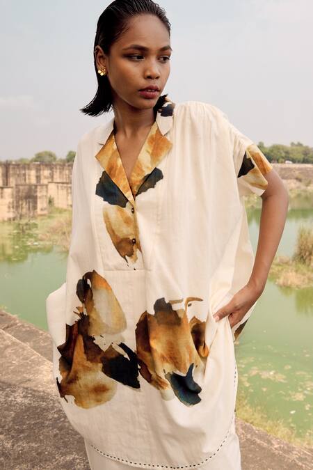 Buy_Kharakapas_Off White Cotton Embroidery Collared Cora Abstract Print Tunic And Trouser Set_Online_at_Aza_Fashions