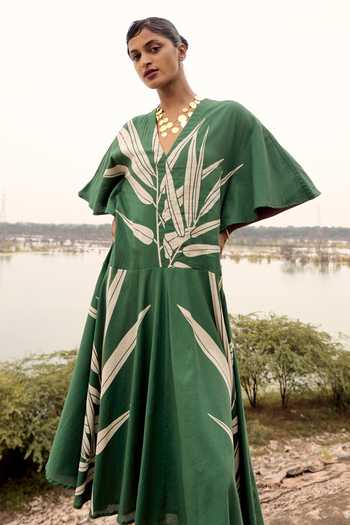 Kharakapas_Green Cotton V-neck Thornbill Lino Print Dress _Online_at_Aza_Fashions