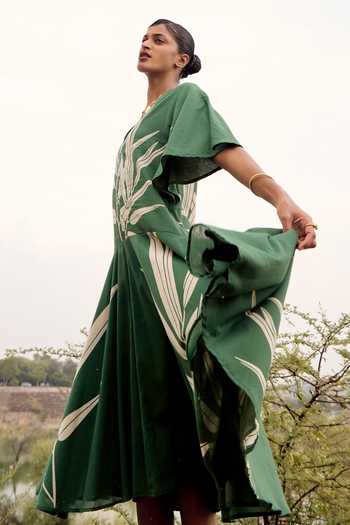 Buy_Kharakapas_Green Cotton V-neck Thornbill Lino Print Dress _Online_at_Aza_Fashions