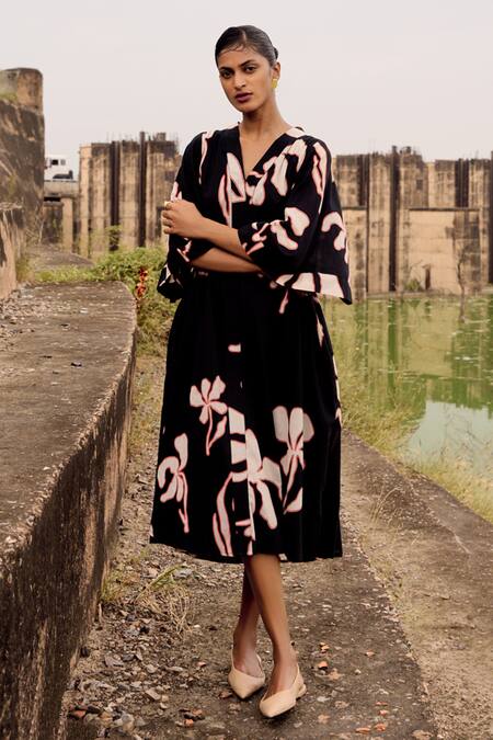 Kharakapas_Black Cotton V-neck Quail Lino Print Dress _at_Aza_Fashions