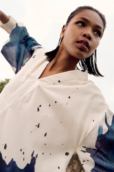 Kharakapas_Off White Cotton V-neck Osprey Abstract Print Dress _Online_at_Aza_Fashions