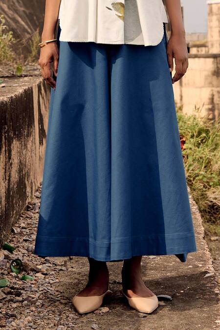 Kharakapas Off White Muslin, Twill, Cotton Round Herring Printed Top With Flared Trouser Online at Aza Fashions Kharakapas_Off White Muslin, Twill, Cotton Round Herring Printed Top With Flared Trouser_Online_at_Aza_Fashions