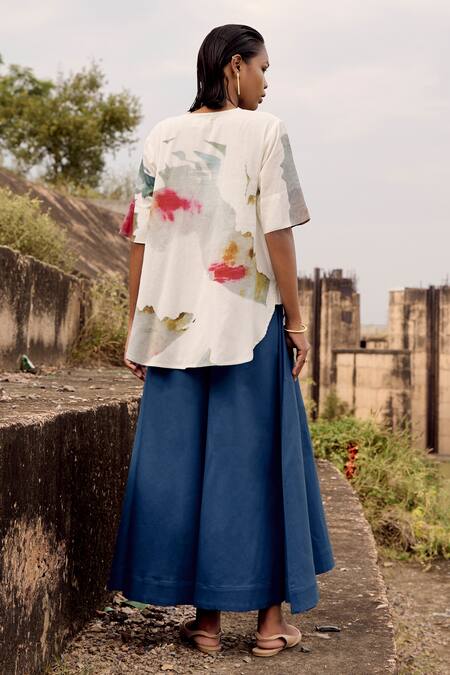 Buy Kharakapas Off White Muslin, Twill, Cotton Round Herring Printed Top With Flared Trouser Online at Aza Fashions Buy_Kharakapas_Off White Muslin, Twill, Cotton Round Herring Printed Top With Flared Trouser_Online_at_Aza_Fashions