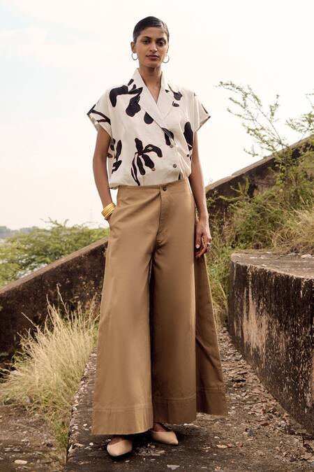 Buy_Kharakapas_Off White Cotton Collared Serin Lino Print Top _Online_at_Aza_Fashions