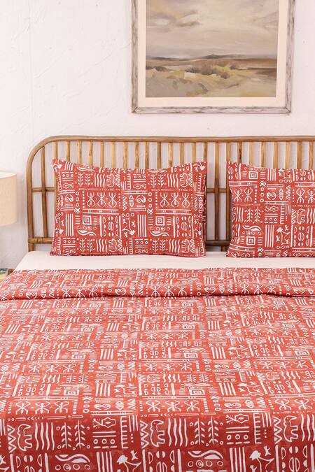 Buy_House This_Red Cotton, 60 Gsm Polyfill Ethnic Print Gamathi Dohar_Online_at_Aza_Fashions