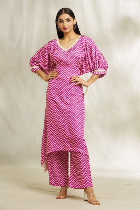 Divya Kanakia Magenta Satin Blend Printed And Embellished Chevron V Neck Kurta & Pant Set 