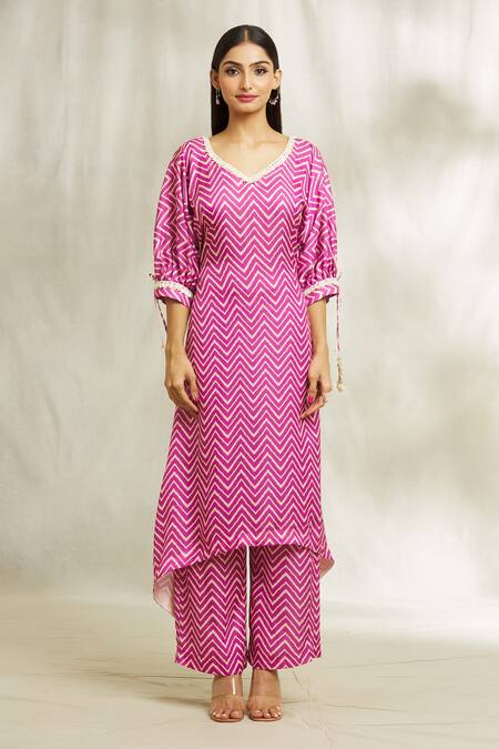 Divya Kanakia Magenta Satin Lace V-neck Chevron Print Kurta And Pant Set Online at Aza Fashions Divya Kanakia_Magenta Satin Lace V-neck Chevron Print Kurta And Pant Set _Online_at_Aza_Fashions