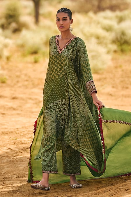 Buy_Punit Balana_Green Satin, Silk Embroidery V-neck Bandhani Print Kurta And Pant Set _Online_at_Aza_Fashions