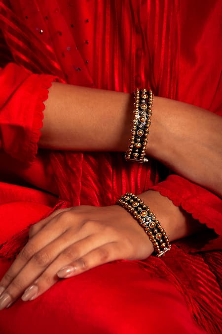 Buy Neeta Boochra Silver Plated Two Tone Geometric Pattern Bangle - Single Pc at Aza Fashions Buy_Neeta Boochra_Silver Plated Two Tone Geometric Pattern Bangle - Single Pc _at_Aza_Fashions