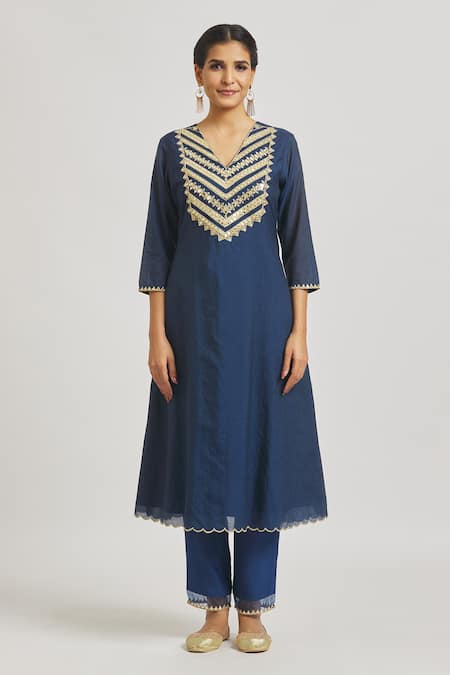 Asaga Blue Organza, Chanderi, Muslin Embroidery, Mirrors V-neck Yoke Kurta Set Online at Aza Fashions Asaga_Blue Organza, Chanderi, Muslin Embroidery, Mirrors V-neck Yoke Kurta Set _Online_at_Aza_Fashions
