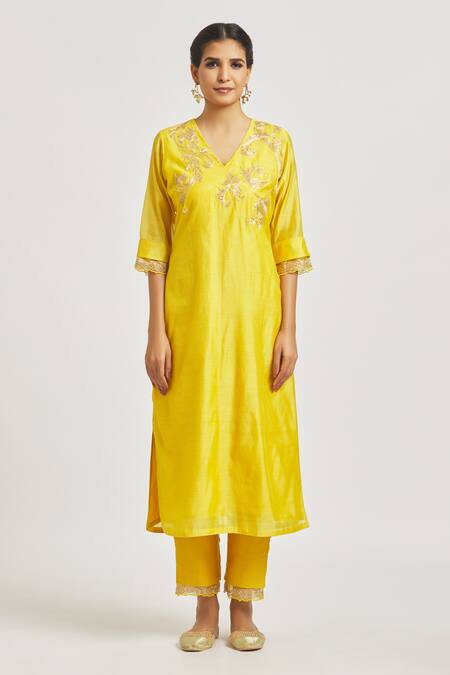 Asaga Yellow Organza, Chanderi, Muslin Embroidery V-neck Placement Kurta And Pant Set Online at Aza Fashions Asaga_Yellow Organza, Chanderi, Muslin Embroidery V-neck Placement Kurta And Pant Set _Online_at_Aza_Fashions