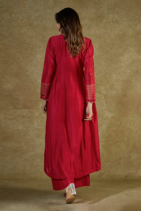The Aarya Floral Hand Embroidered Kurta Set 