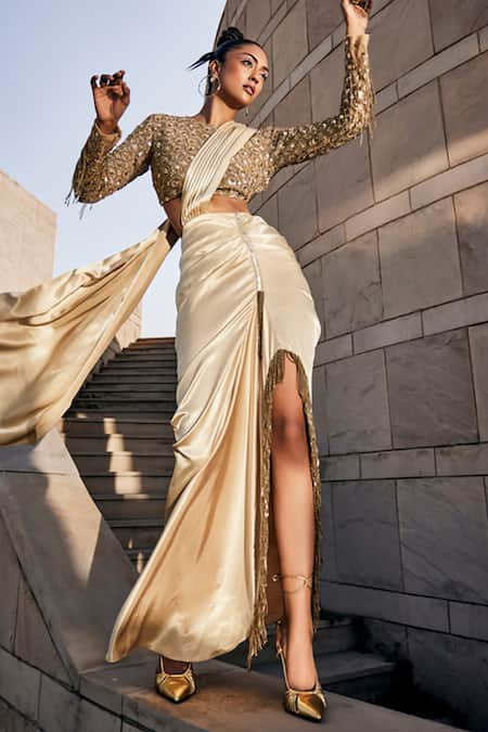 Garima Karwariya Designs The Grandeur Pre-Draped Saree With Blouse 
