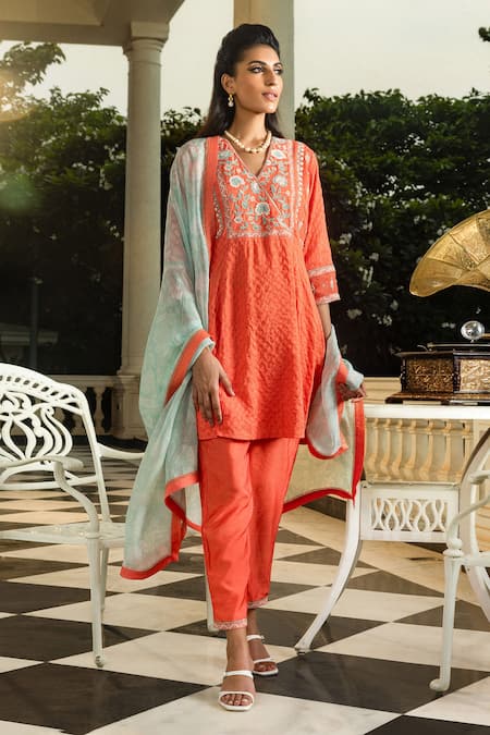 Buy_Dohr India_Coral Viscose, Organza Sequins, Embroidery V-neck Myra Thread Kurta Set _Online_at_Aza_Fashions