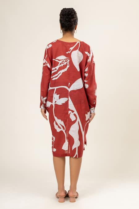 Shop Doodlage Maroon Upcycled Cotton Print Floral V Lily Oversized Tunic at Aza Fashions Shop_Doodlage_Maroon Upcycled Cotton Print Floral V Lily Oversized Tunic _at_Aza_Fashions