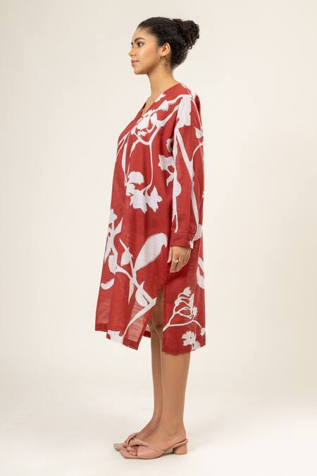 Buy Doodlage Maroon Upcycled Cotton Print Floral V Lily Oversized Tunic Online at Aza Fashions Buy_Doodlage_Maroon Upcycled Cotton Print Floral V Lily Oversized Tunic _Online_at_Aza_Fashions
