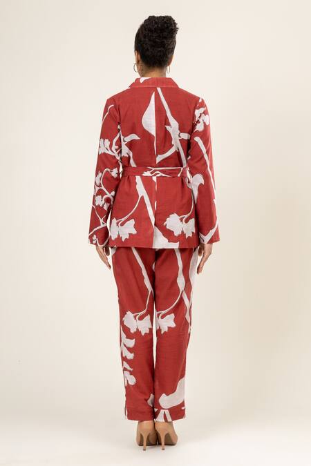 Shop Doodlage Maroon Cotton V-neck Tiger Lily Print Lapel Collar Jacket at Aza Fashions Shop_Doodlage_Maroon Cotton V-neck Tiger Lily Print Lapel Collar Jacket _at_Aza_Fashions