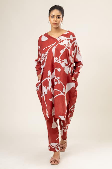 Shop_Doodlage_Maroon Cotton V-neck Tulip Flora Print Oversized Tunic With Pant _at_Aza_Fashions