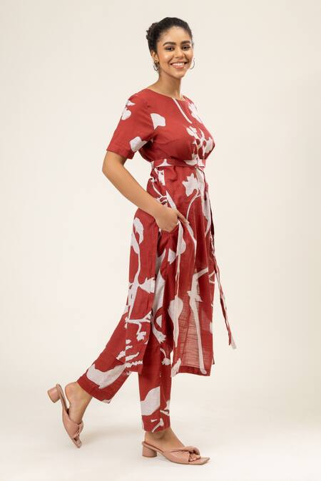 Doodlage Maroon Cotton Boat Neck Cockscomb Bloom Print Belted Tunic With Pant Online at Aza Fashions Doodlage_Maroon Cotton Boat Neck Cockscomb Bloom Print Belted Tunic With Pant _Online_at_Aza_Fashions