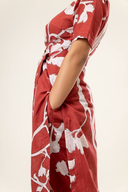 Shop Doodlage Maroon Cotton Boat Neck Cockscomb Bloom Print Belted Tunic With Pant Shop_Doodlage_Maroon Cotton Boat Neck Cockscomb Bloom Print Belted Tunic With Pant
