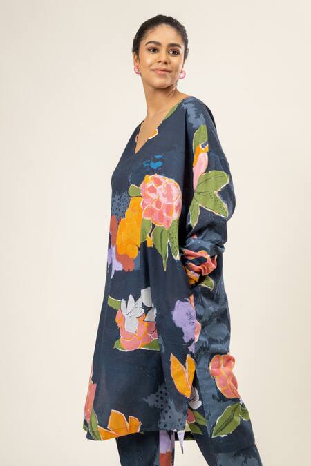 Doodlage_Multi Color Cotton V-neck Midnight Flora Print Tunic With Pant _at_Aza_Fashions